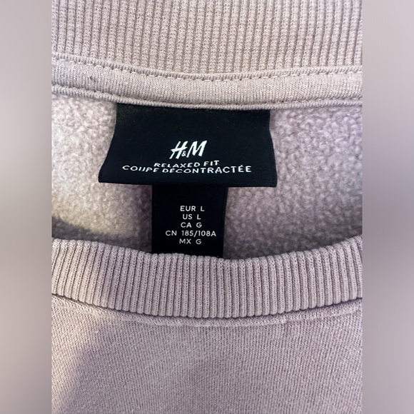 H&M Men’s Crewneck - Picture 2 of 2